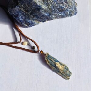 Choker  Lápis-lazúli Bruta | Cordão de Couro 52cm - Imagem 3