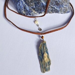 Choker  Lápis-lazúli Bruta | Cordão de Couro 52cm - Imagem 1